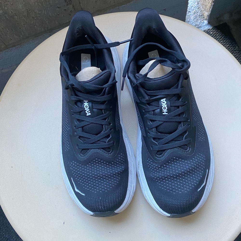 Hoka Arahi 7 Blackand White Athletic Shoes